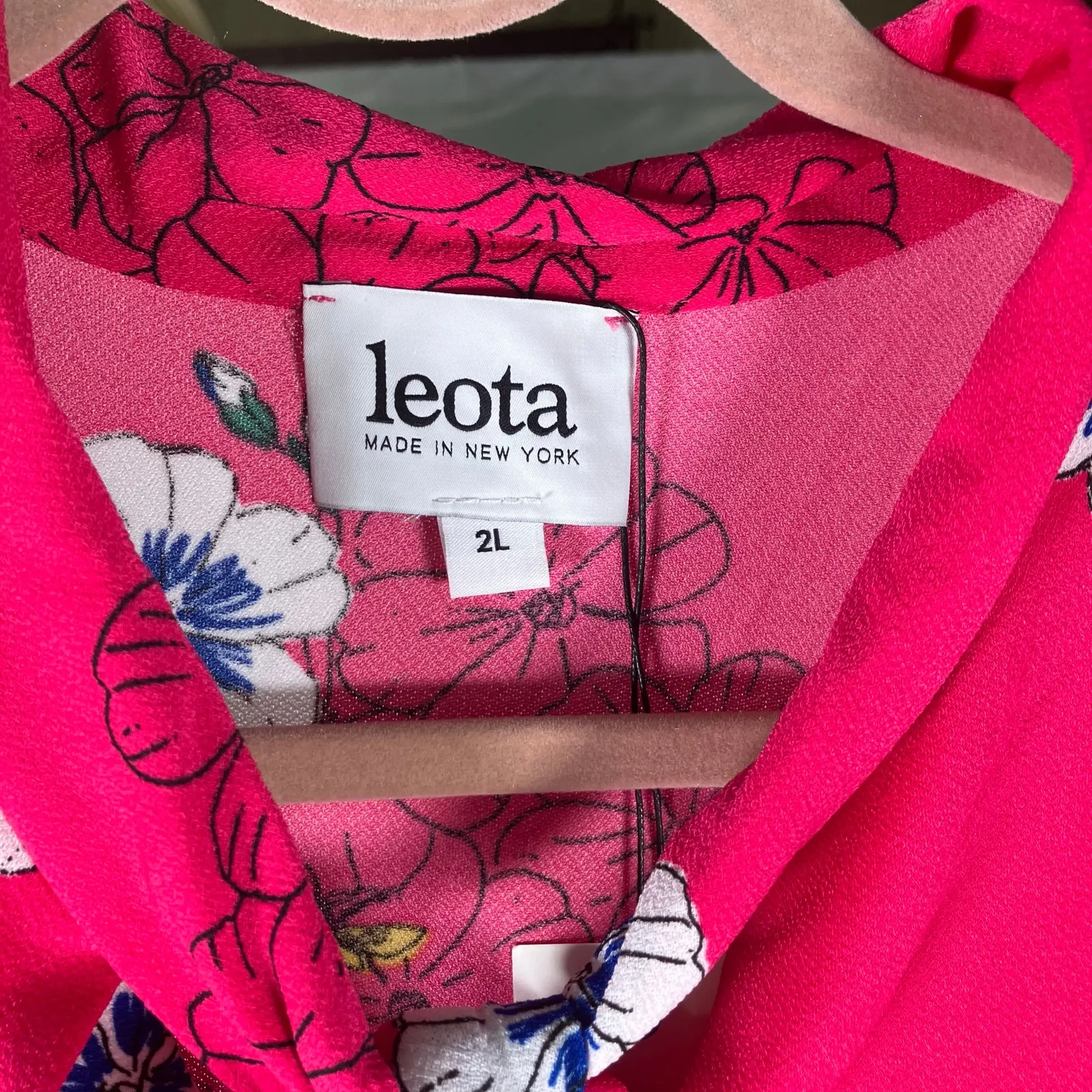 Leota Bowtie Blouse 2L‎ Hydrangea Bloom Pink Floral Sleeveless Top Made in USA - Image 3