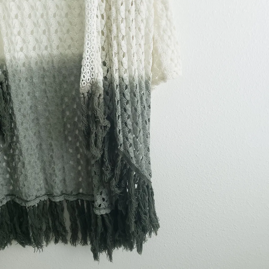 Peer Tree Crochet Fringe Ombre Cardigan Sweater - Image 5