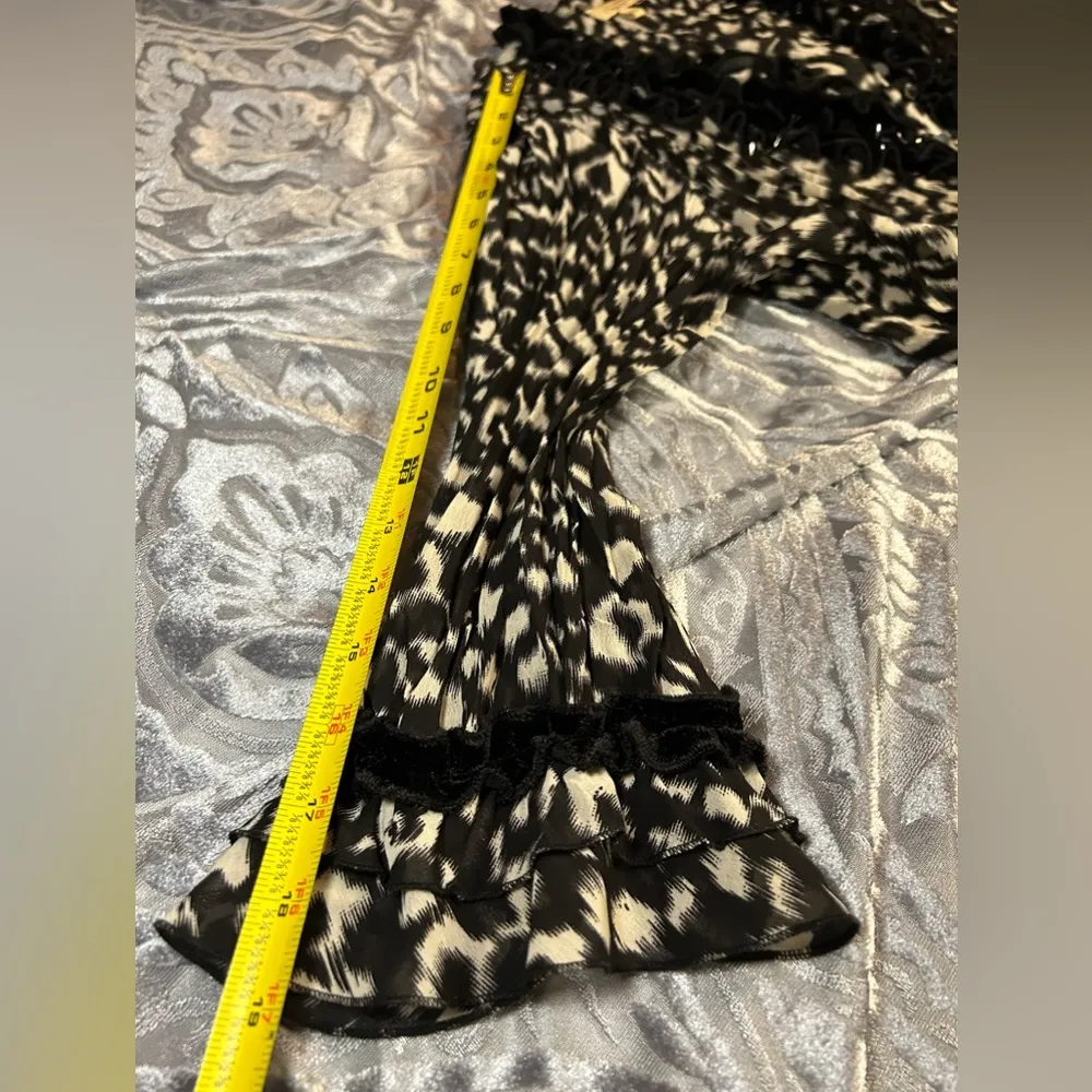 Black & White Leopard Print Cardigan with Ruffle Collar, Beadwork, & Tab Sequins Size M - Image 6