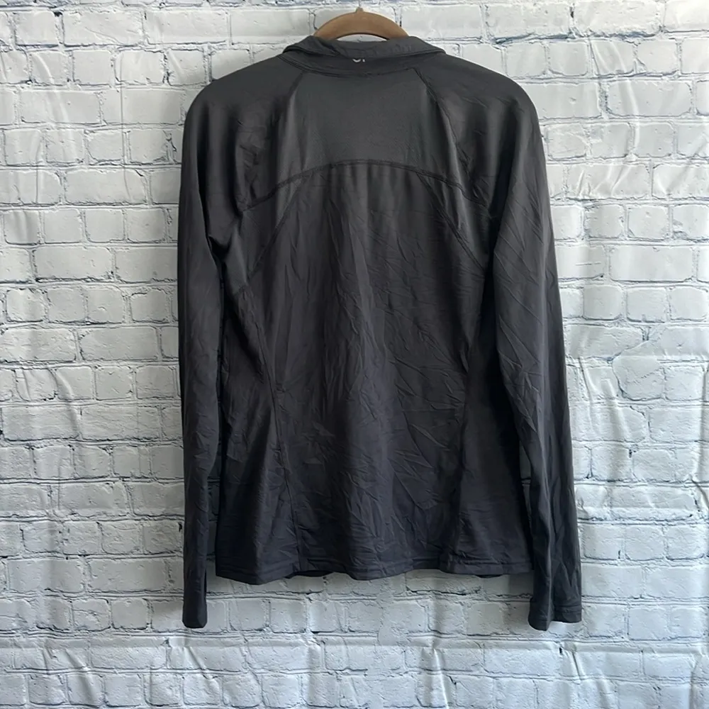 GAP Women's gray athletic‎ zip up top women’s size medium - Image 3