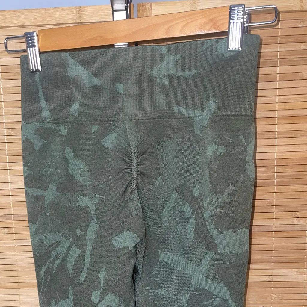 Womens Gymshark camo green seamless cropped leggings pants butt scrunch Small - Image 3