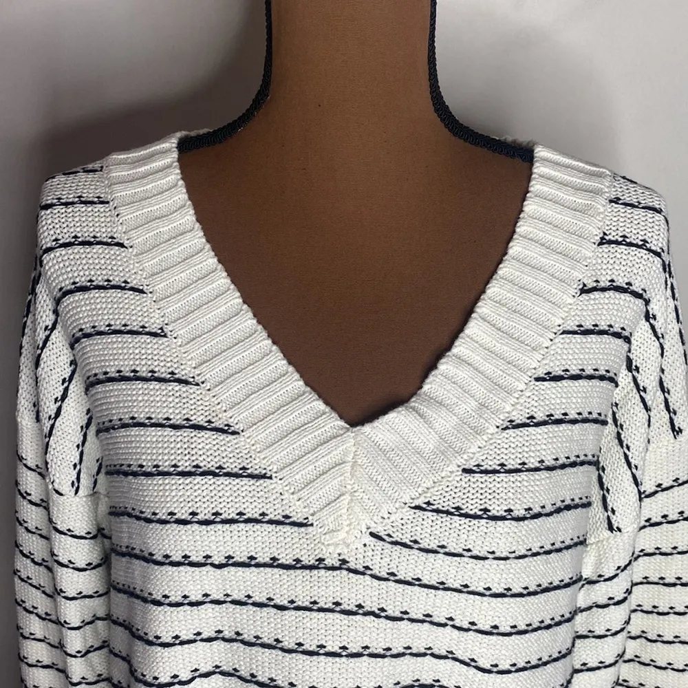 Westport Dressbarn chunky knit v-neck stitch detailed oversized sweater size XL - Image 5