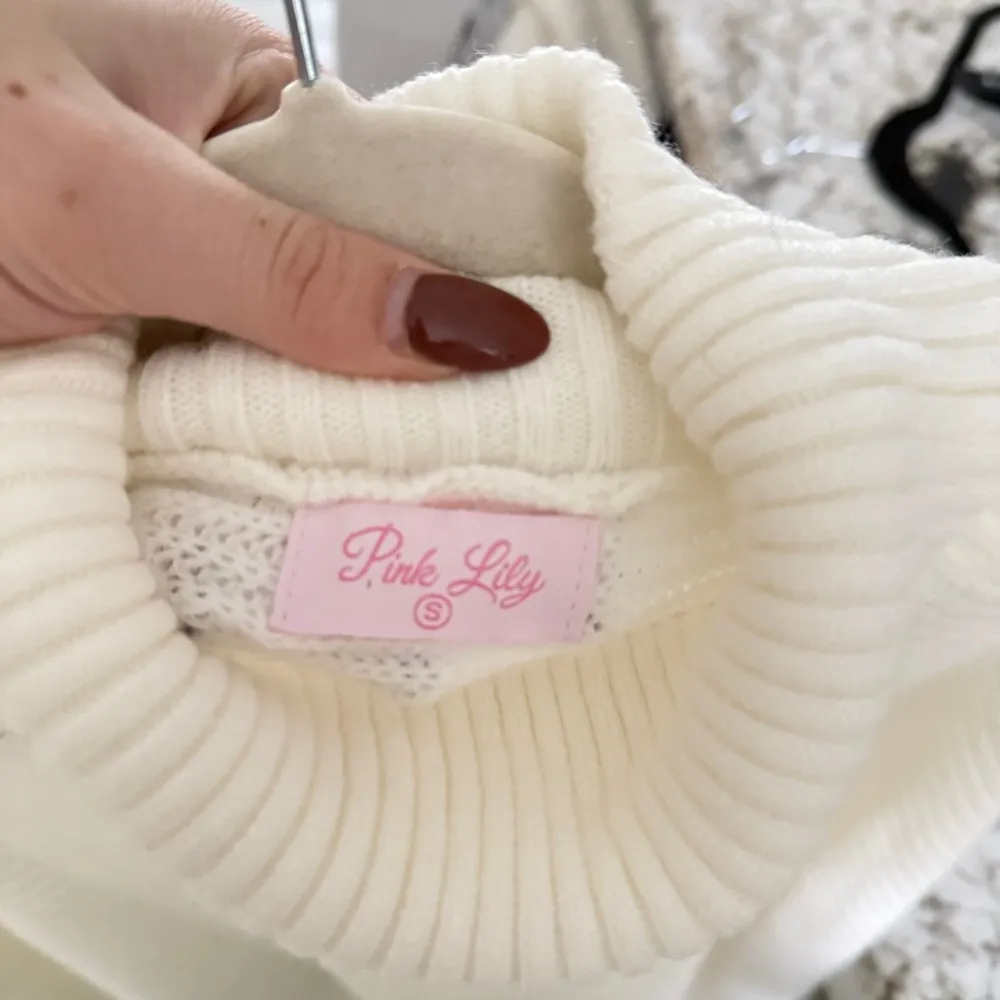 Pink lily white oversized knit sweater - Image 5