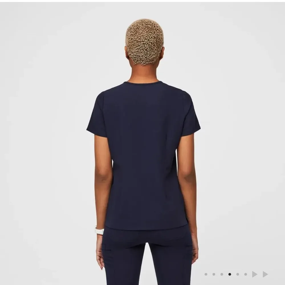 Like new by figs Casma Three-Pocket Scrub Top™ Navy Blue Women's V-Neck Top - Image 2