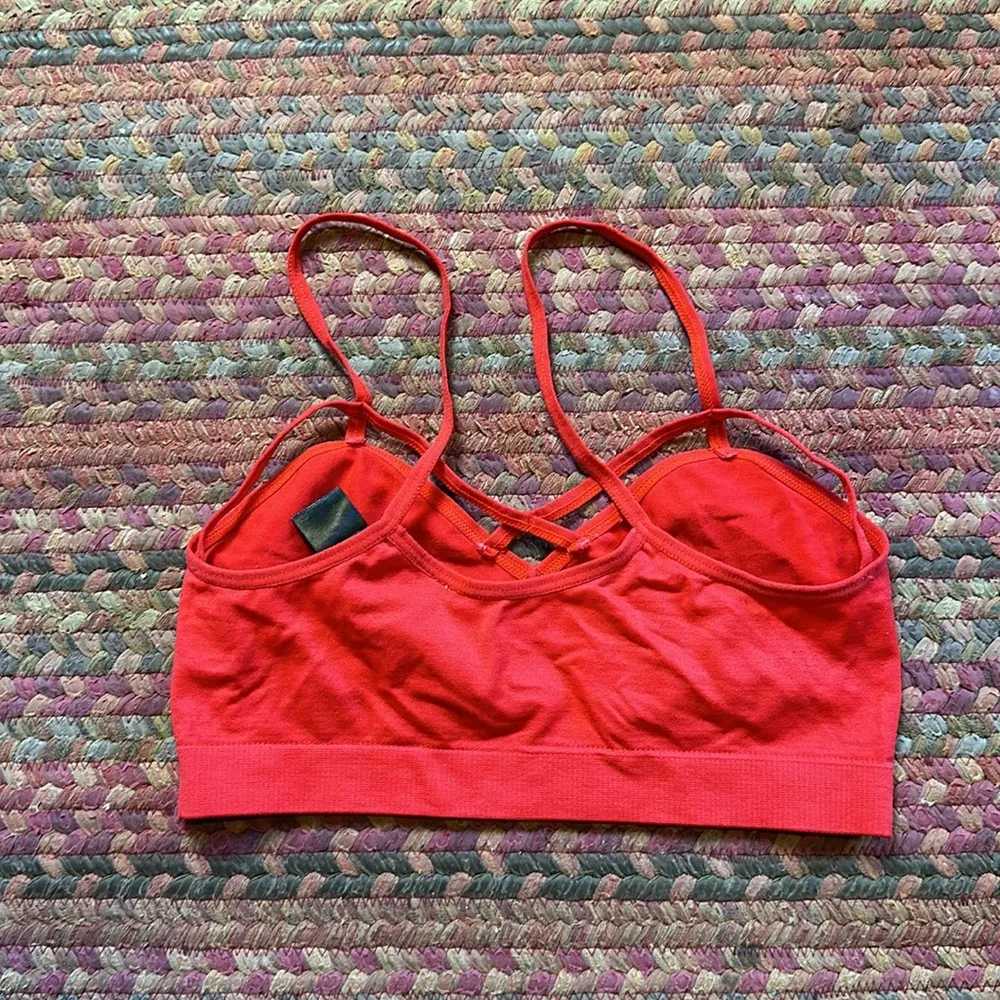 RED SEAMLESS STRAPPY BRALETTE - Image 2