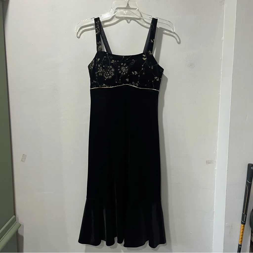 Vintage Madison Leigh BlackVelvet dress Midi 4 Petite Gold Embellishment Y2K - Image 2