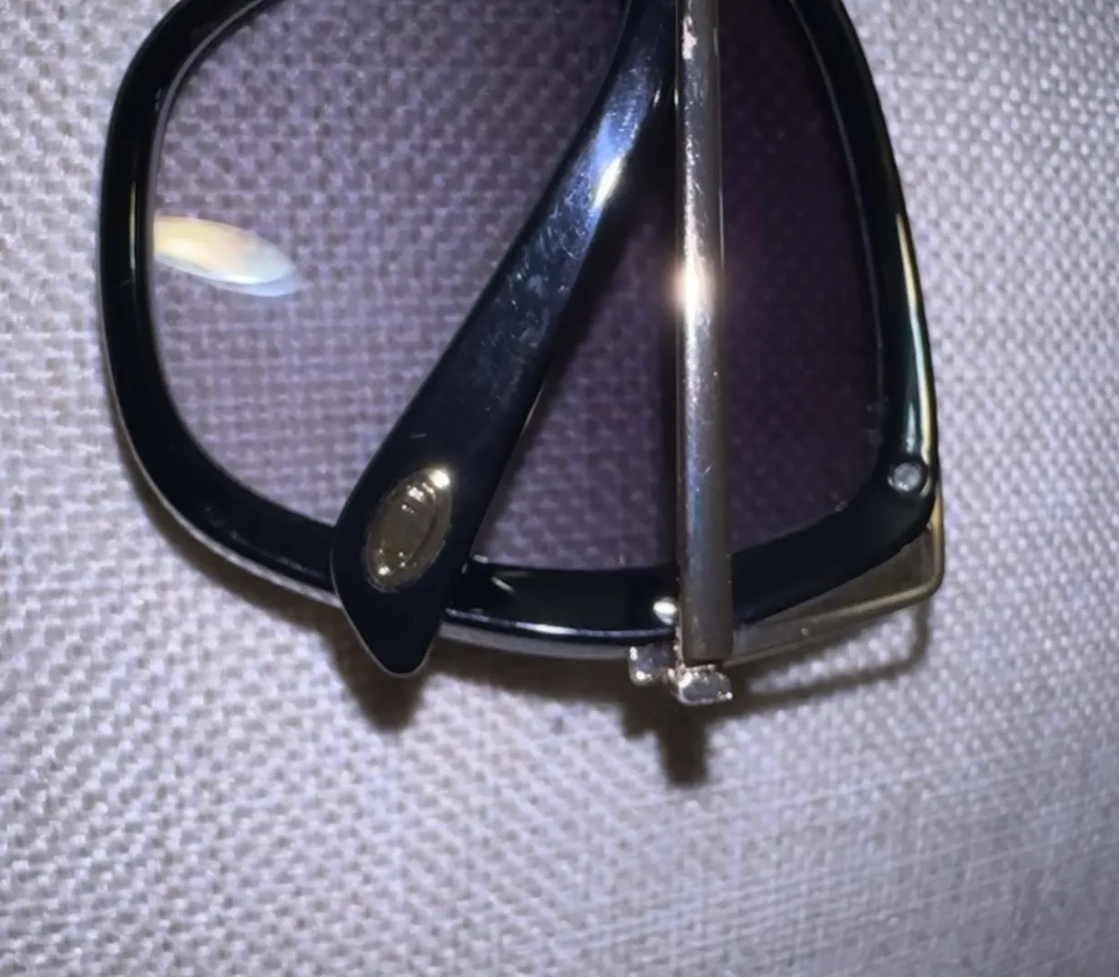 Oscar De La Renta SSC5174CE 001 large black square Sunglasses with gold details - Image 4