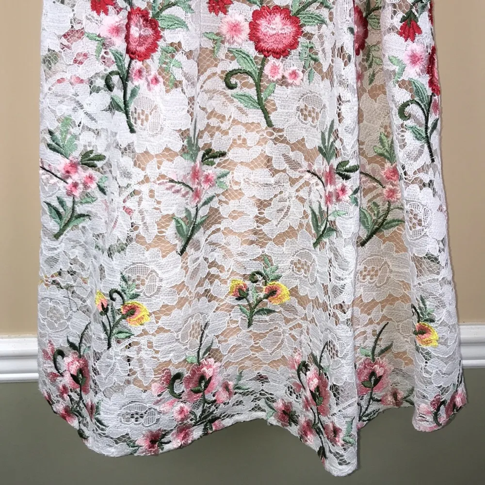 NWT Belle Badgley Mischka Women’s Floral Embroidered Lace Chain Neckline Dress - Image 5