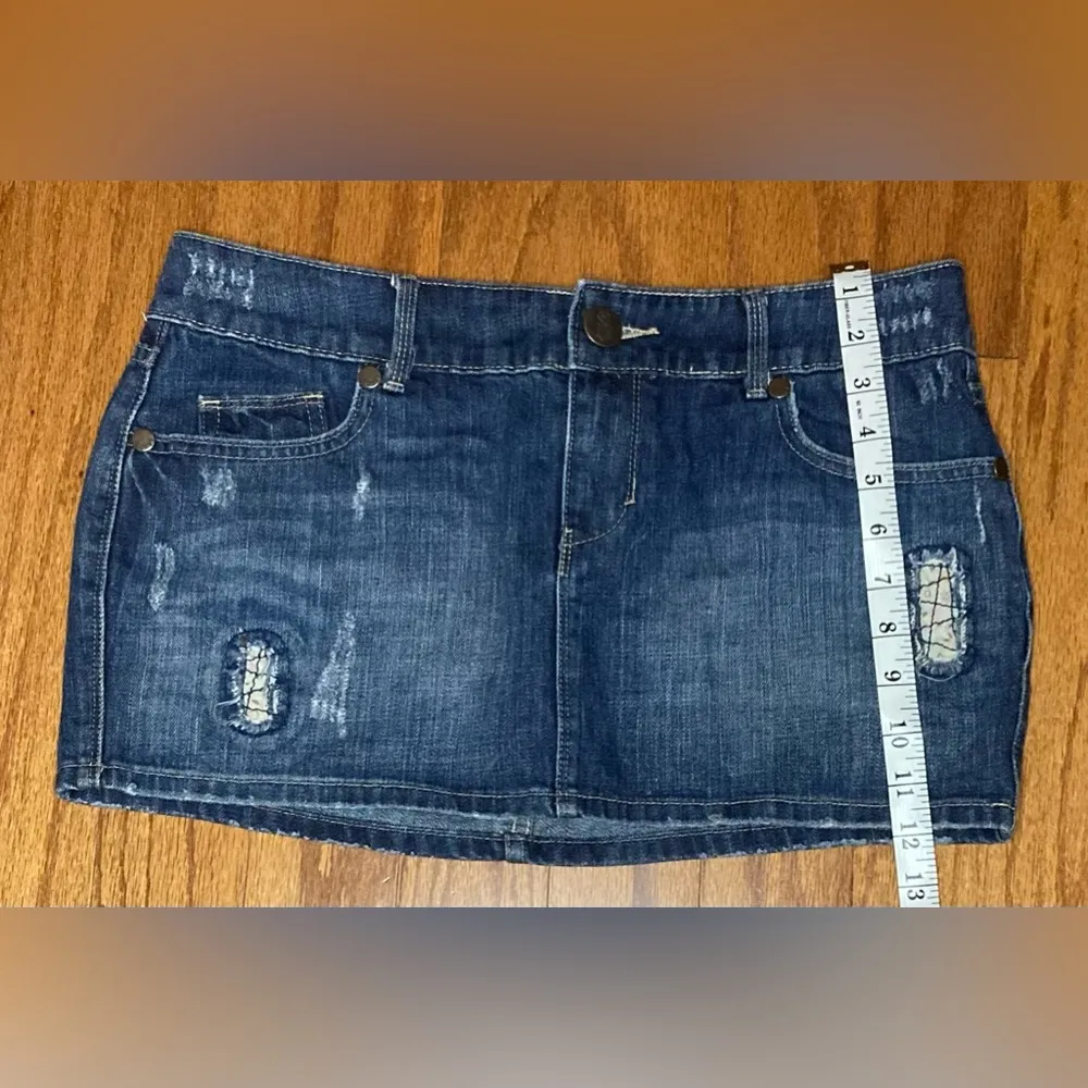 Decree- Denim distressed mini skirt‎ Size 9 - Image 3