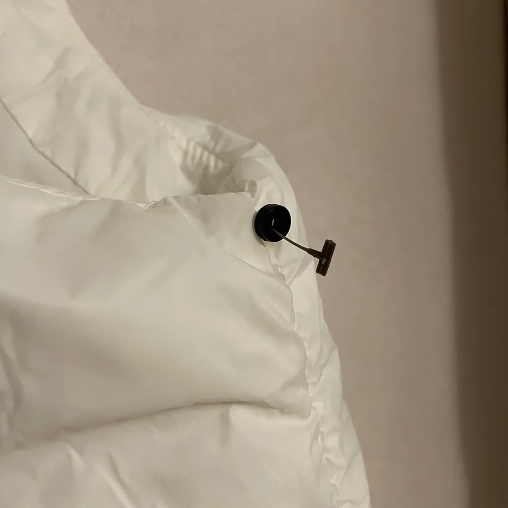 NWOT Calvin Klein Puffer Vest Hooded Jacket Black Accent Size XL - Image 14