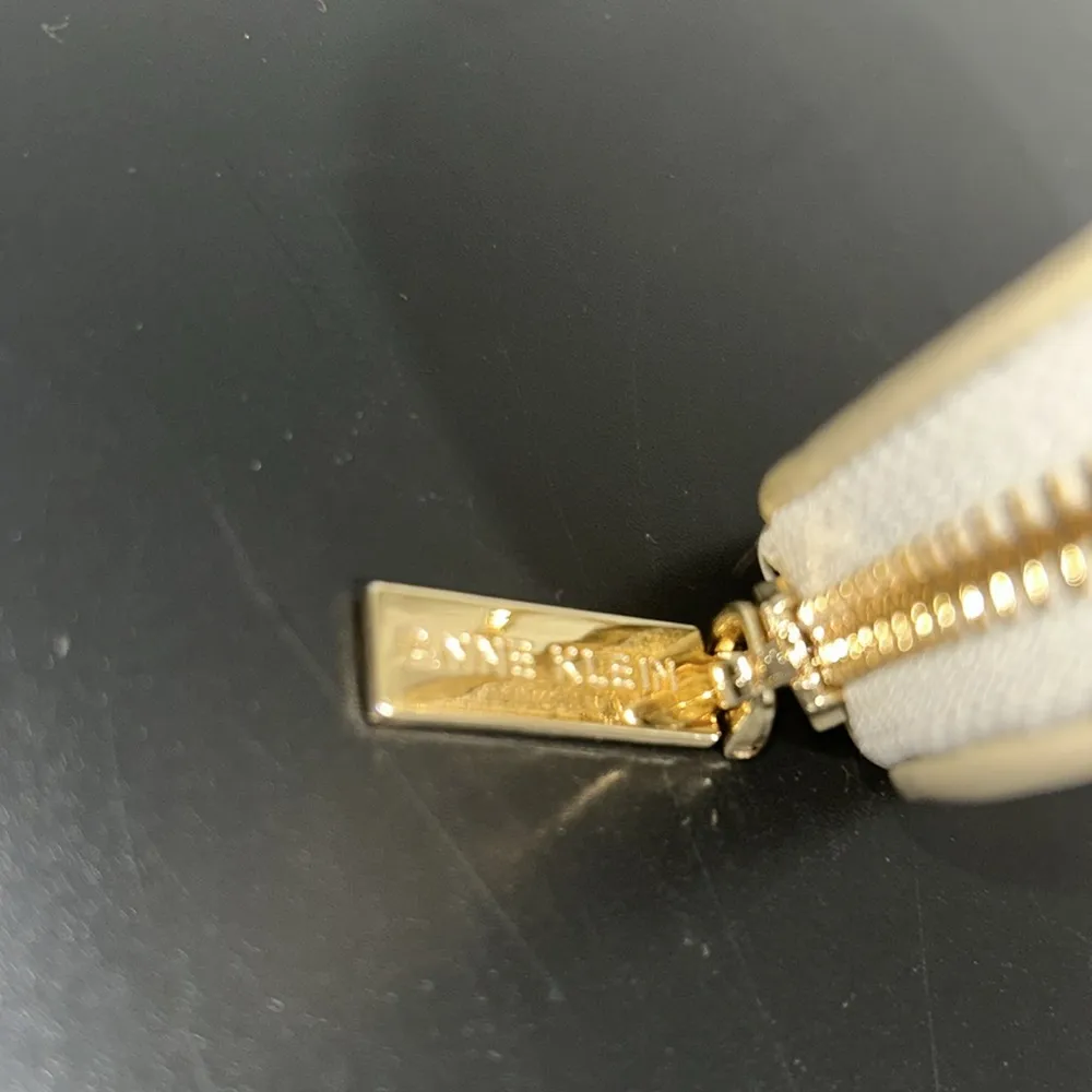 Anne Klein change purse - Image 2