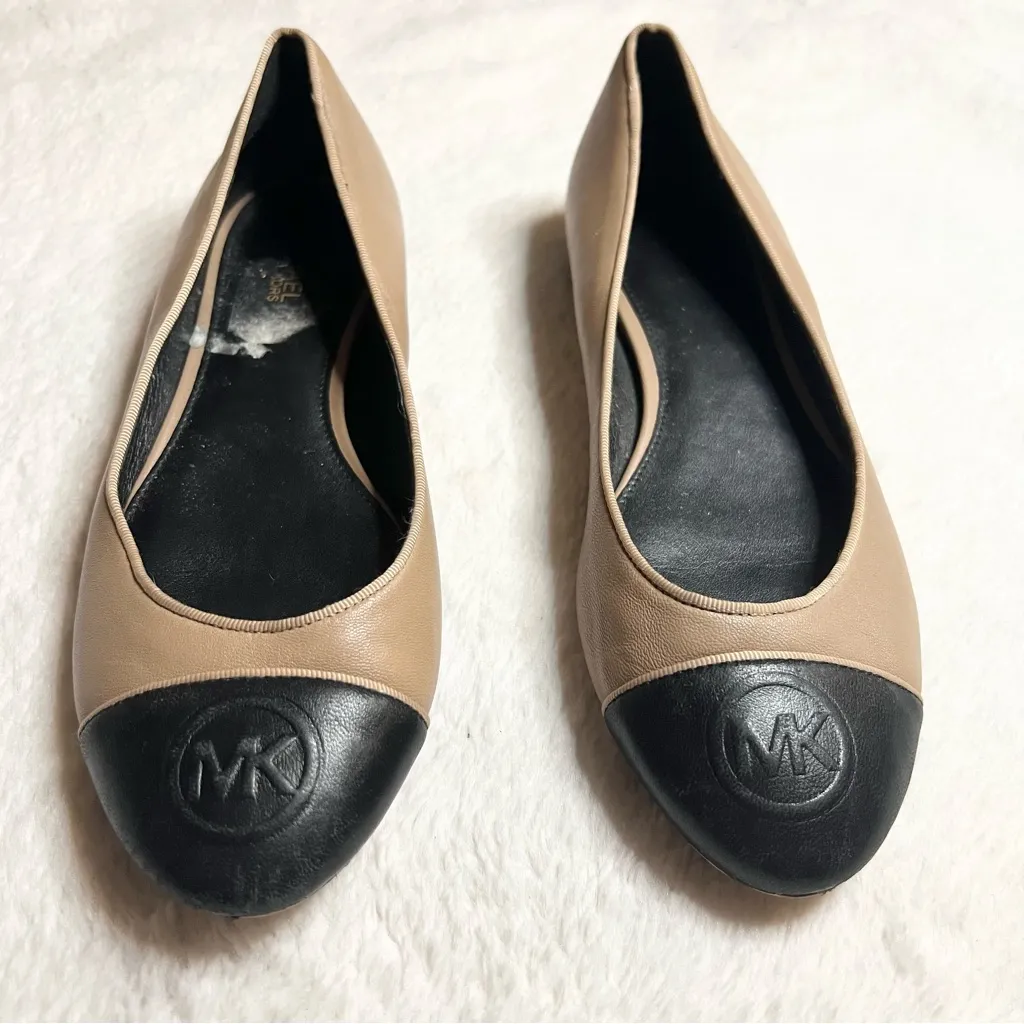 Michael Kors Black and Tan Flats with Classic Design Size 6 - Image 2