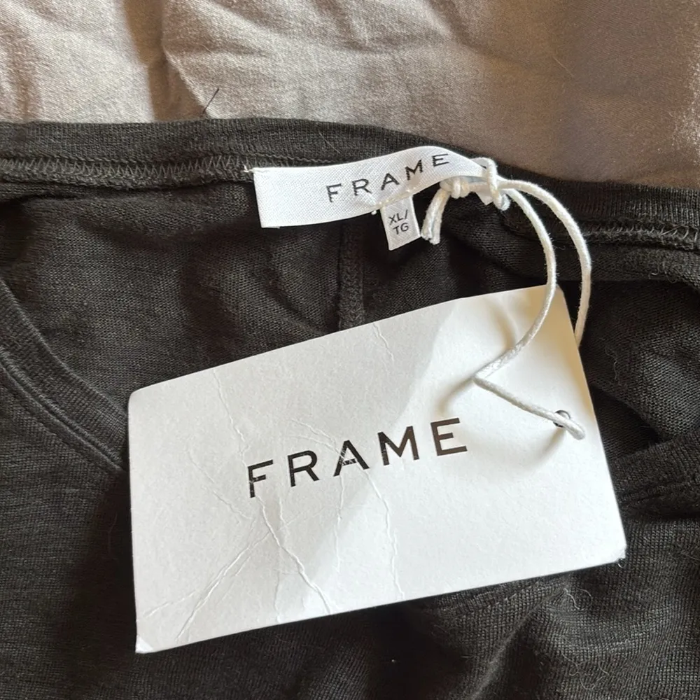 Frame Easy Crewneck Organic Linen Long Sleeve Top In Noir - Image 5