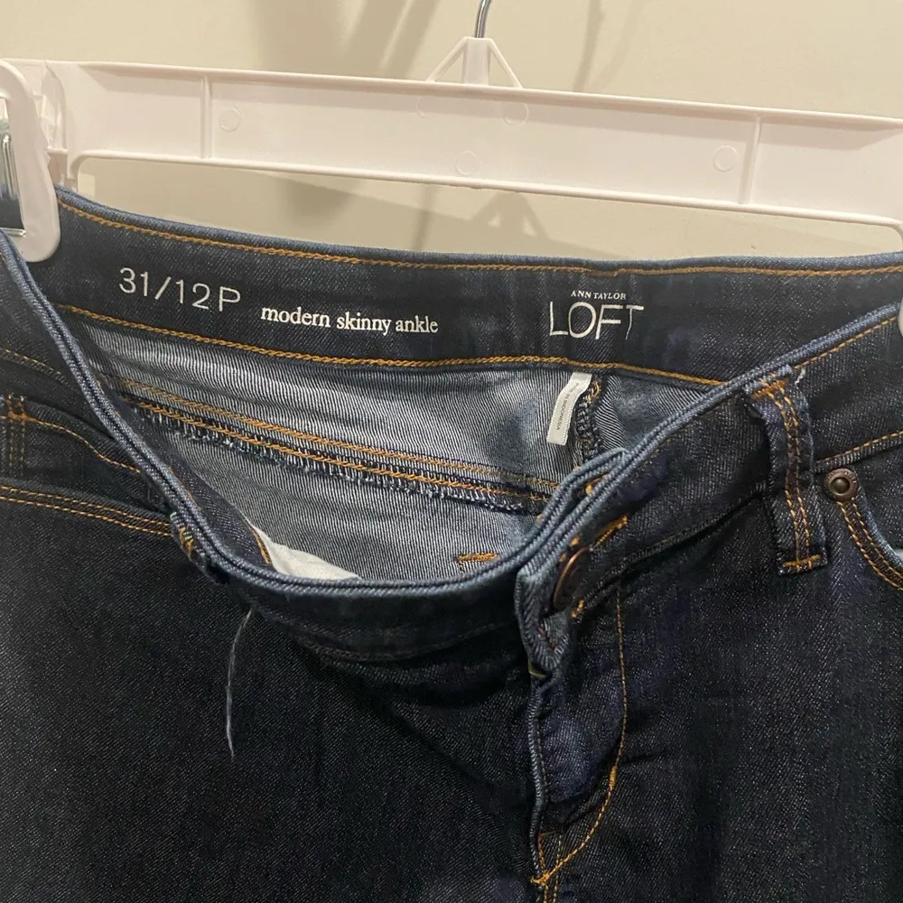 Ann Taylor LOFT Modern Skinny Jeans Women's 31/12P  Dark Rinse Denim Low Rise - Image 3