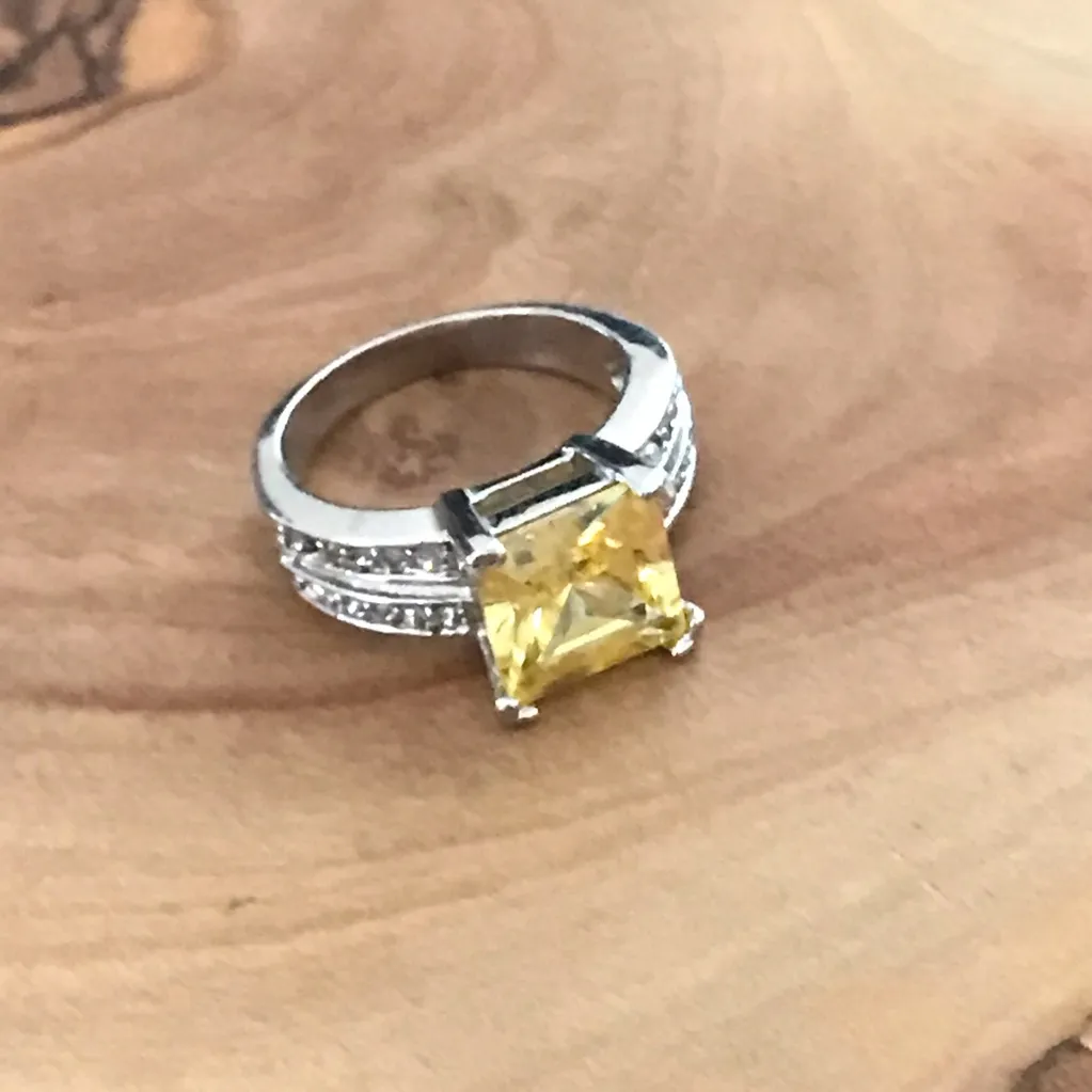 Yellow Solitaire Square Cut Silver Tone Ring Size 8 - Image 3