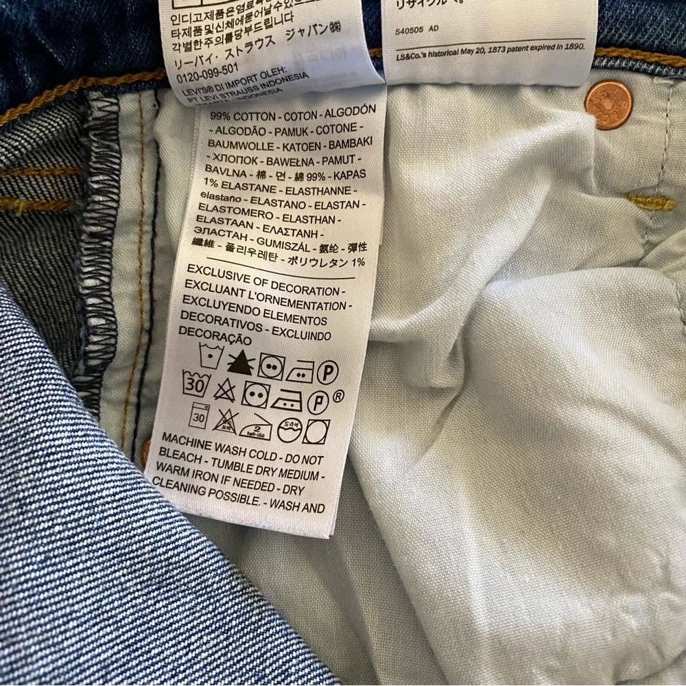 Levi’s premium ribcage shorts high waist distressed Frayed hem denim sz 26 - Image 5