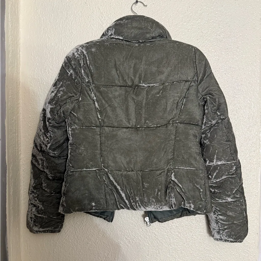 Abercrombie & Fitch women’s Olive velvet lined Puffer Jacket Size S - Image 3