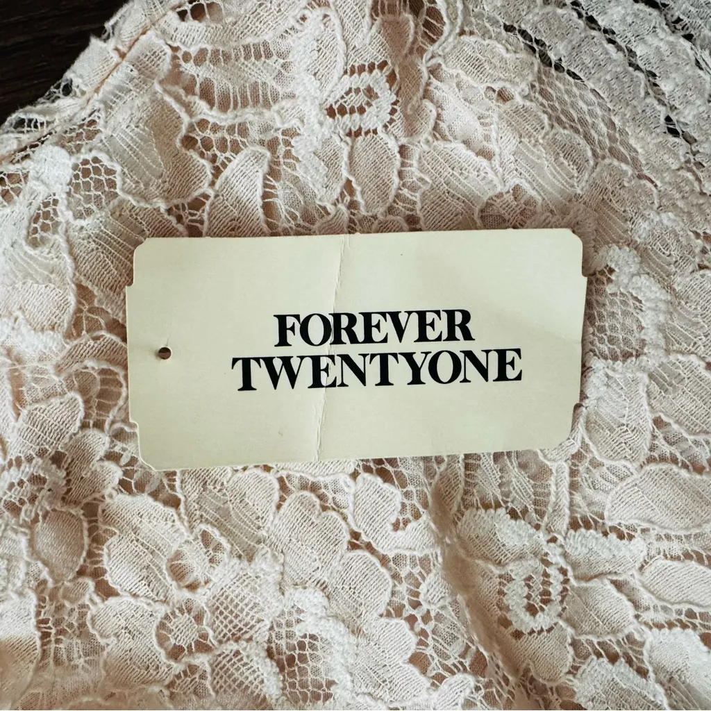 FOREVER 21 short knit blush lace, lined short, size M, NWT - Image 8