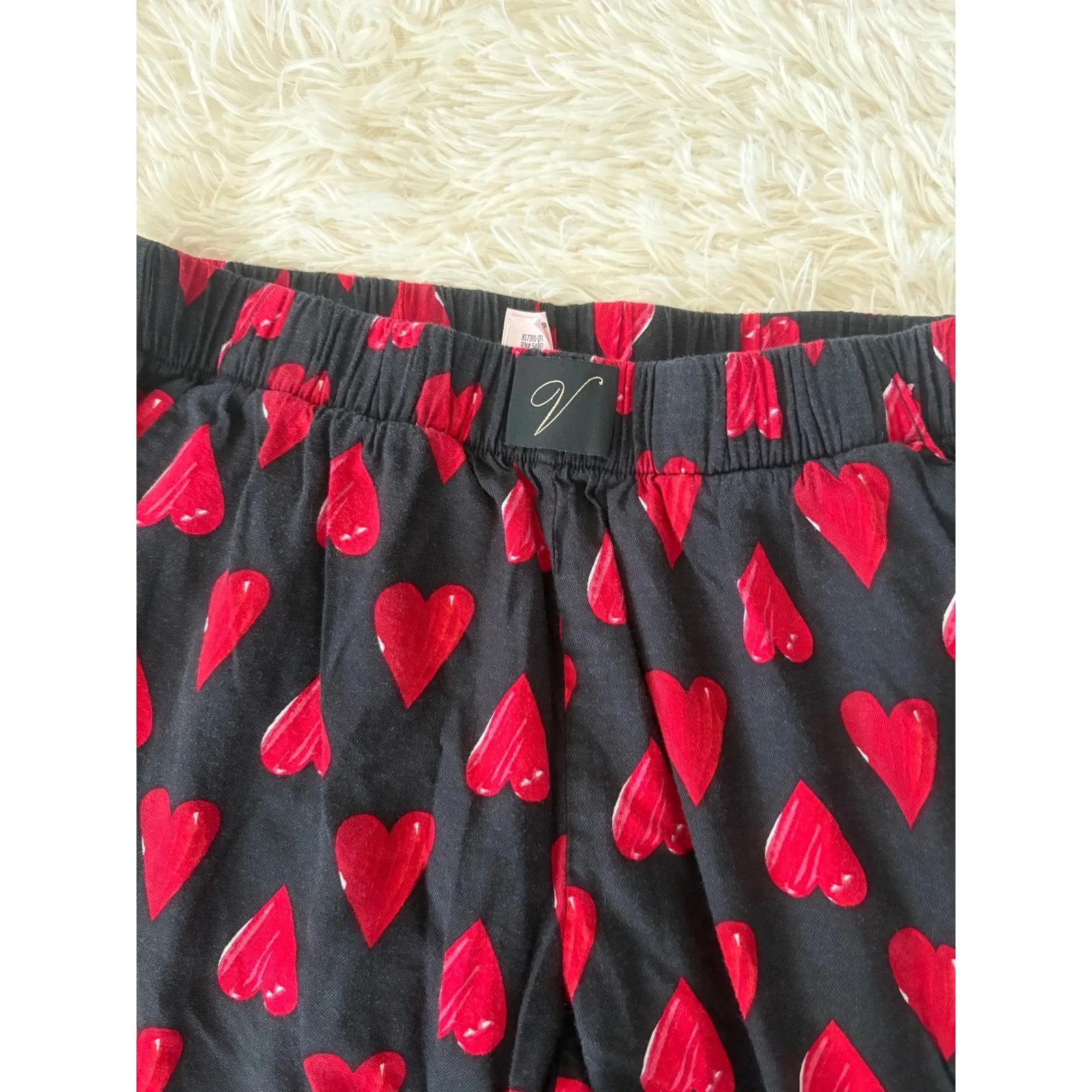Victoria's Secret Pajama Pants Women's XS Black‎ Red Hearts Lounge Sleepwear - Image 3