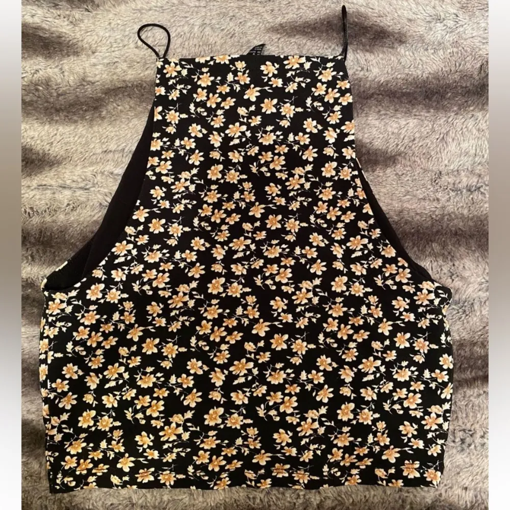 Forever 21 Floral Crop Top - Image 2