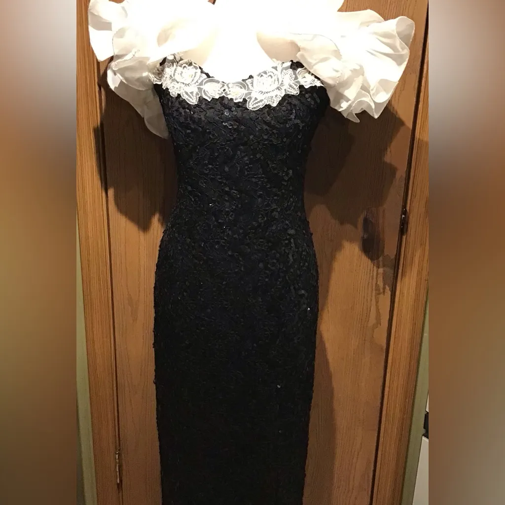 Dave & Johnny V neck bodice with double ruffle shoulder detail - Image 2