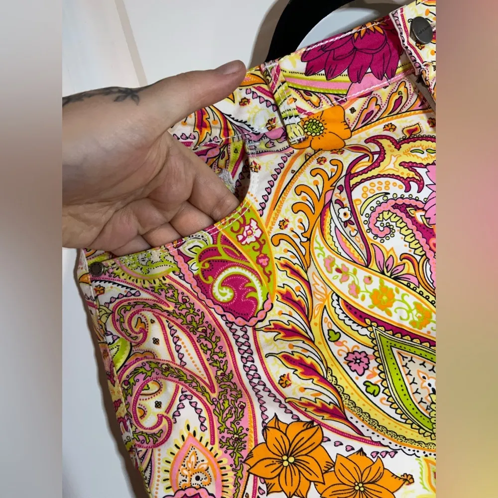 Croft & Barrow Classic Fit Stretch Cotton Pink Paisley Neon Floral Skort Size 4 - Image 10