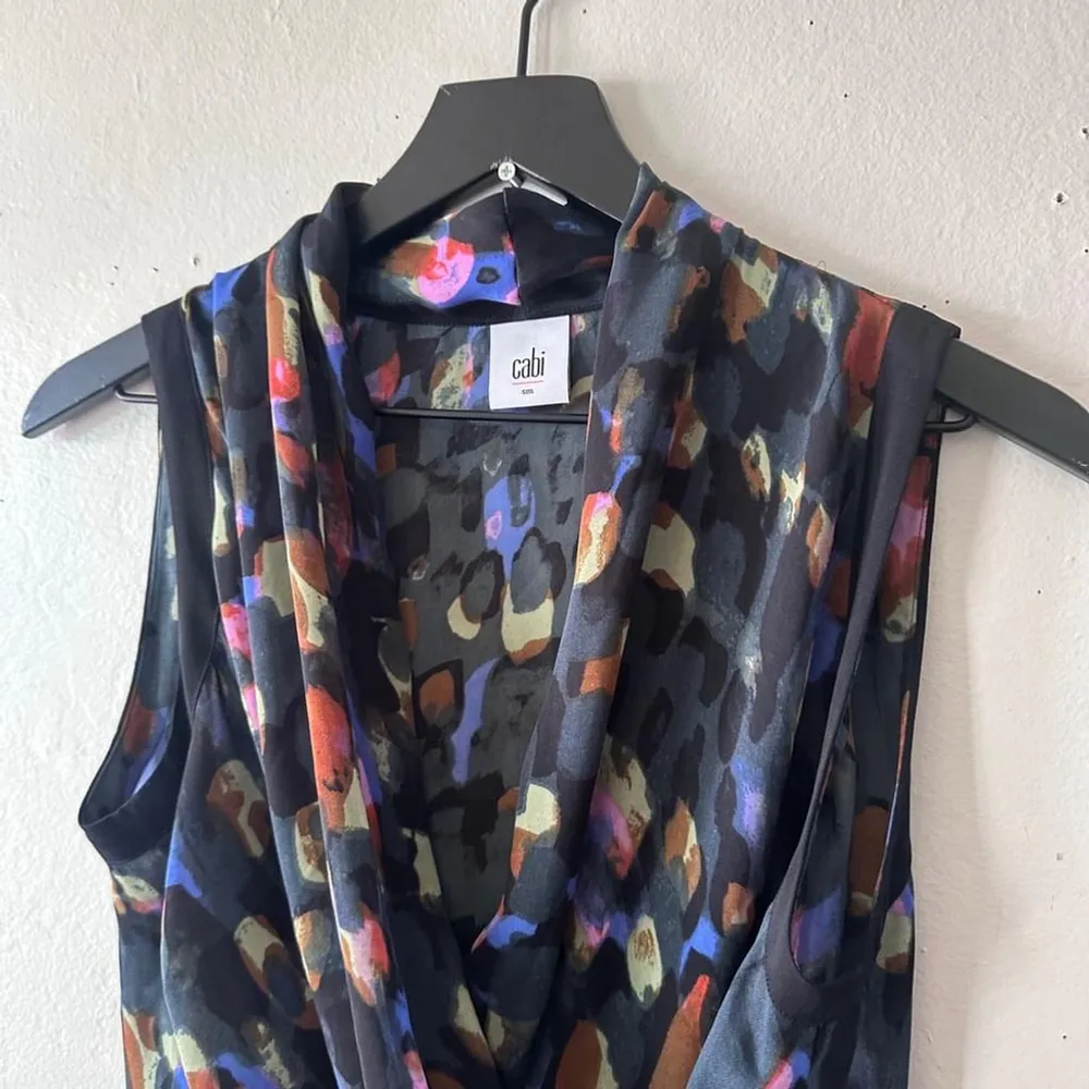 Cabi Abstract Drape Front Blouse Sz Small | Festive Holiday Layering Top - Image 3