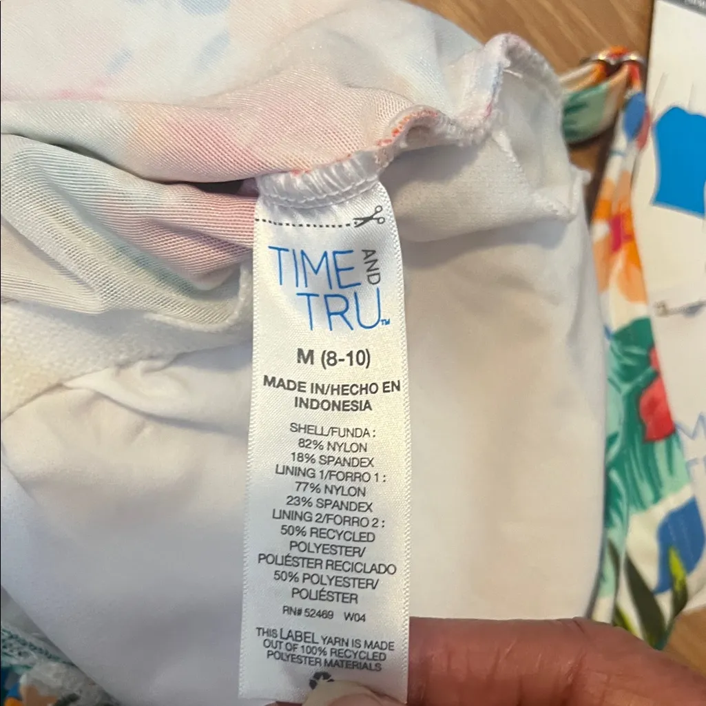 Time and Tru Tropical Floral One Piece Swimsuit new medium Red - Image 3