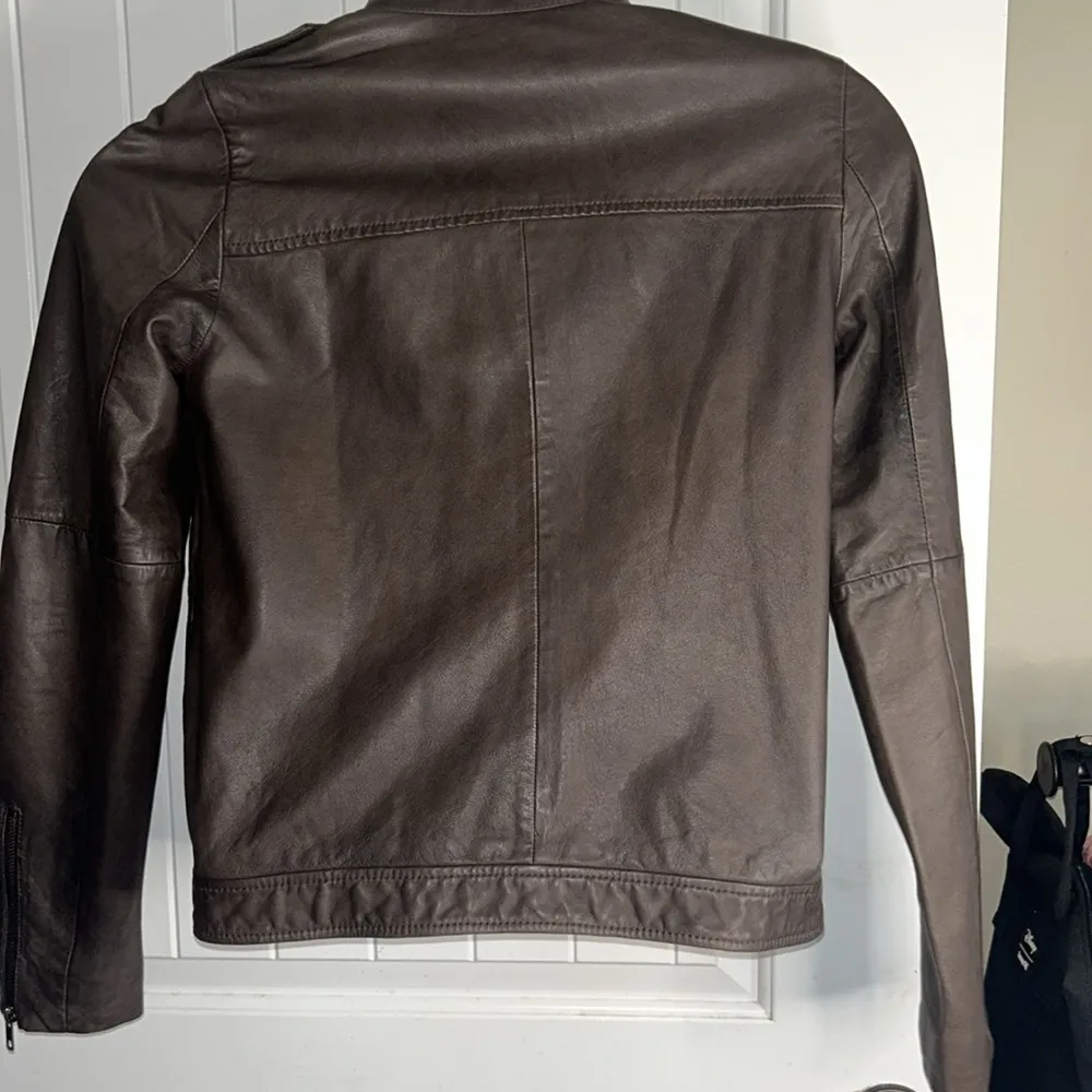Hinge Seattle Genuine Leather Jacket - Image 2