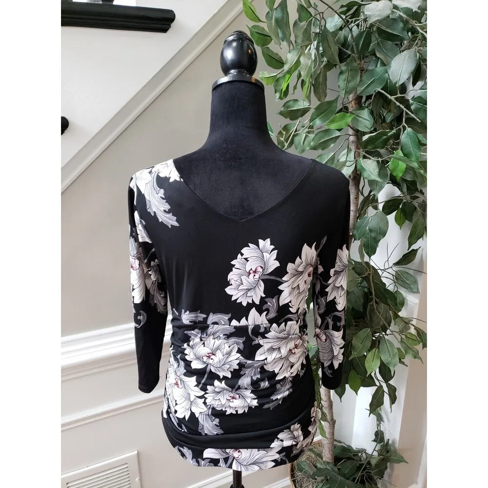 White House Black Market Blouse Women Medium Black White Floral V Neck Stretch - Image 8