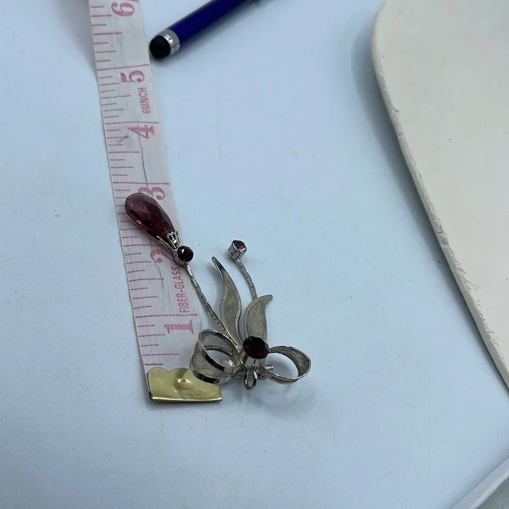 Vintage Edwardian styled silver tone mesh and dangle facetted glass stones brooc - Image 7