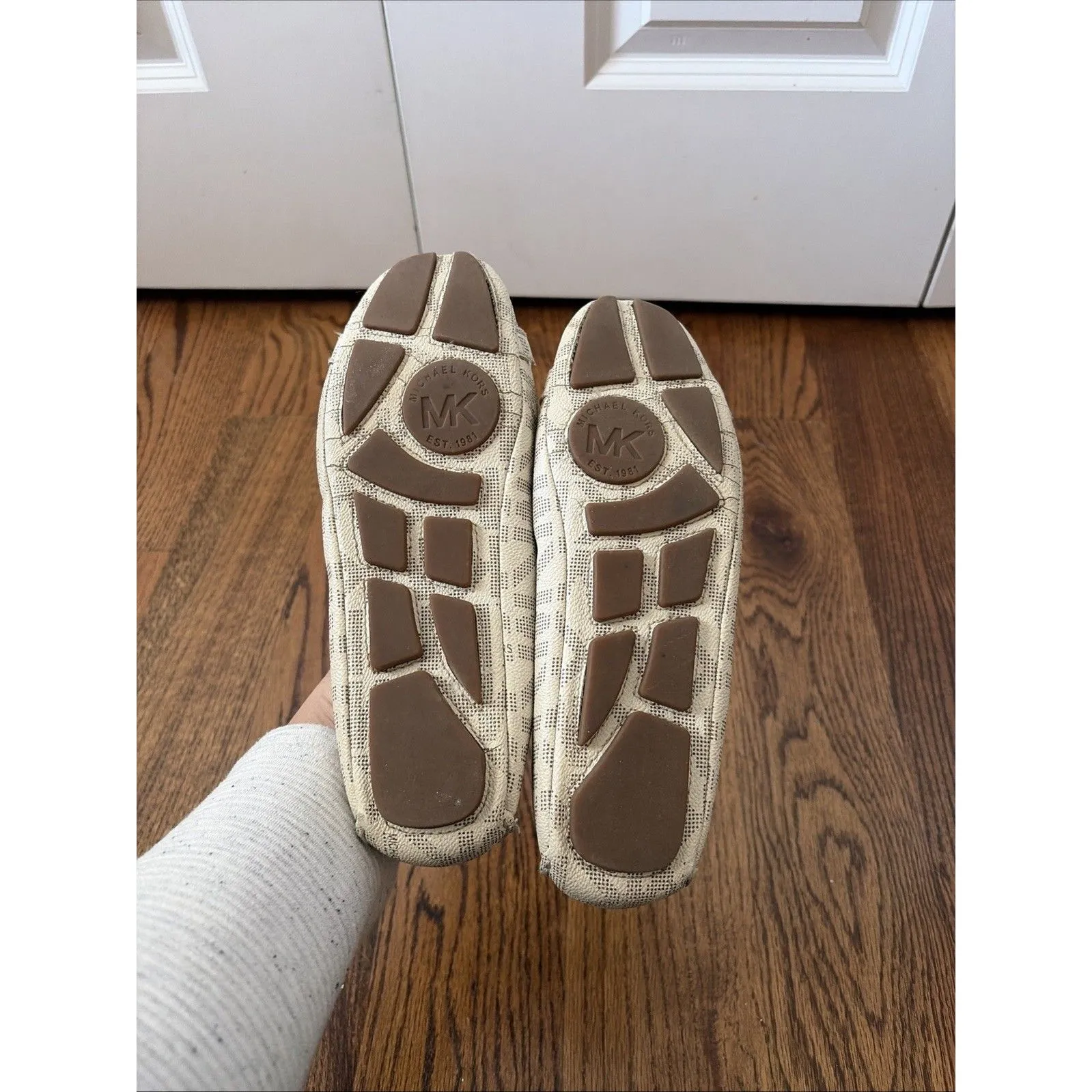 Michael KORS FULTON GOLD MK LOGO VANILLA SIGNATURE MOCCASINS Size 8 - Image 5