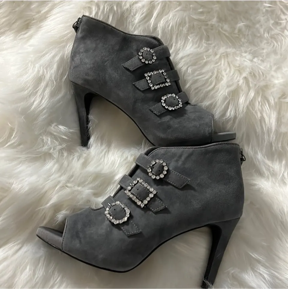 White House Black Market Gray Open Toe Gem Buckle Rhinestone Boots Heels Booties - Image 5