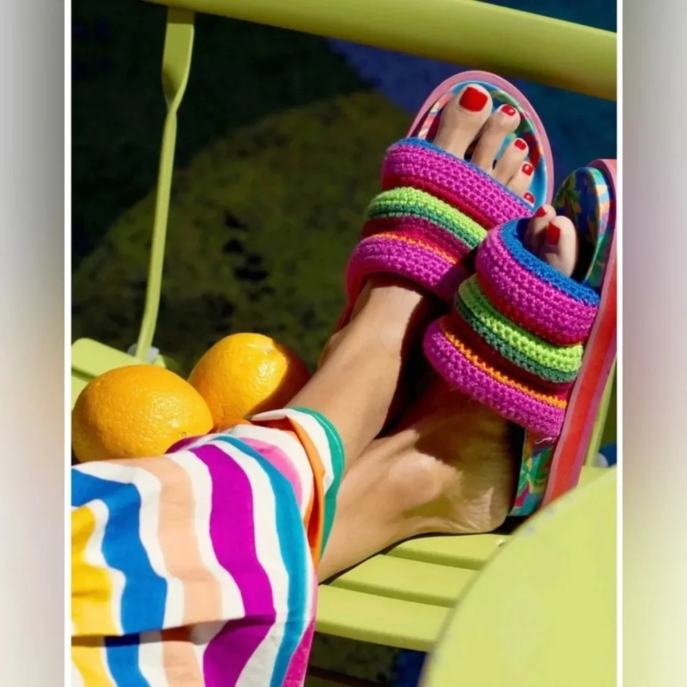 Farm Rio Blue Macaw Crochet Anatomic Slide Sandal - Image 7