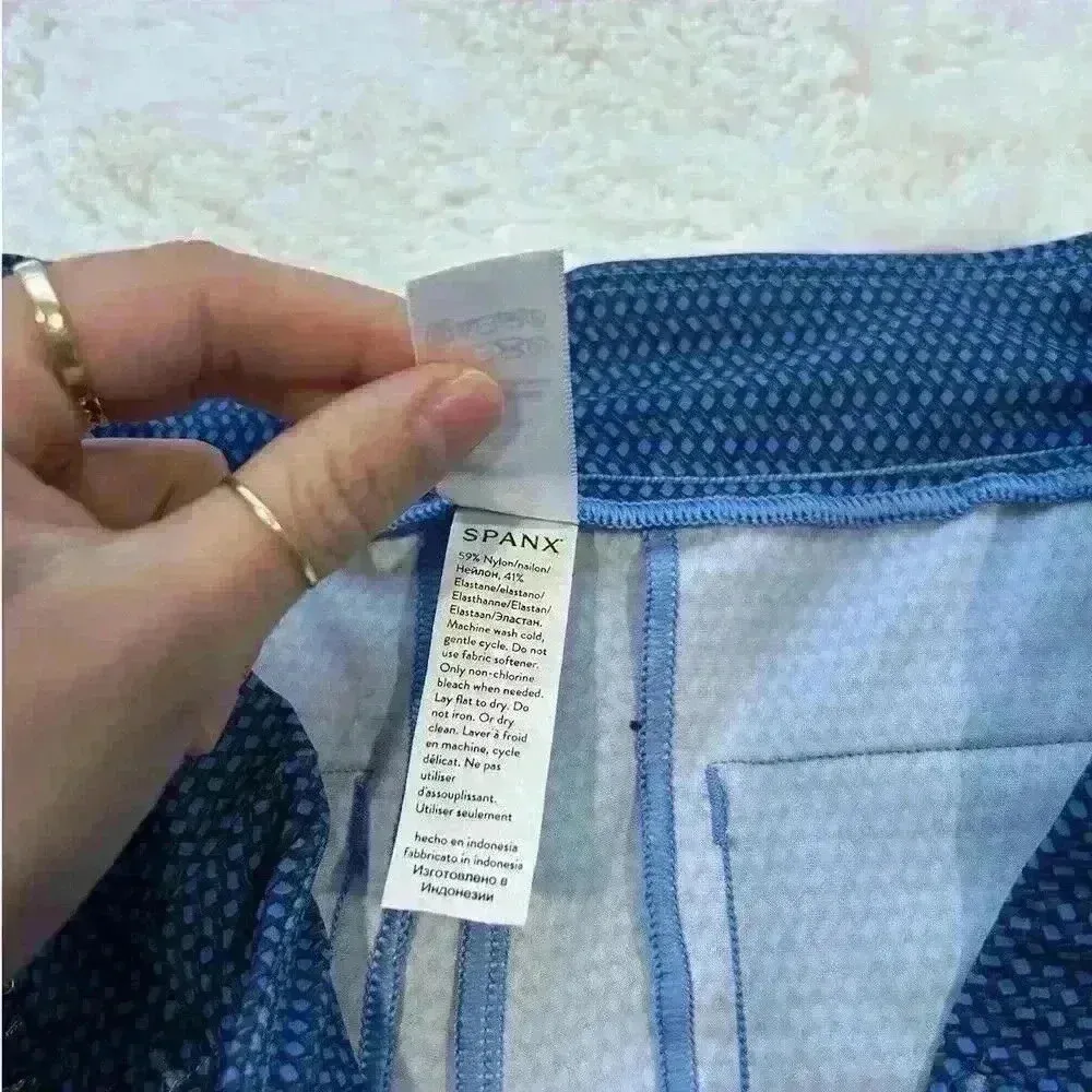 SPANX Sunshine Solutions Shorts 4” Pull On Stretch Geo‎ Scape Blue Perfect SZ L - Image 3