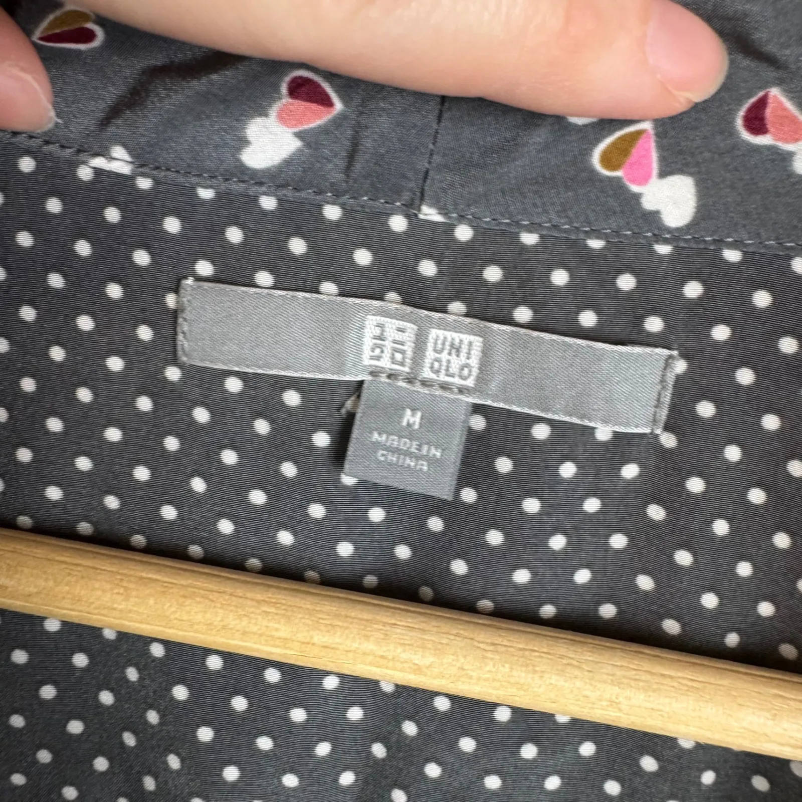 Uniqlo Heart‎ Print Bow Tie Neck Blouse Medium Long Sleeve Office Kawaii Cute - Image 5