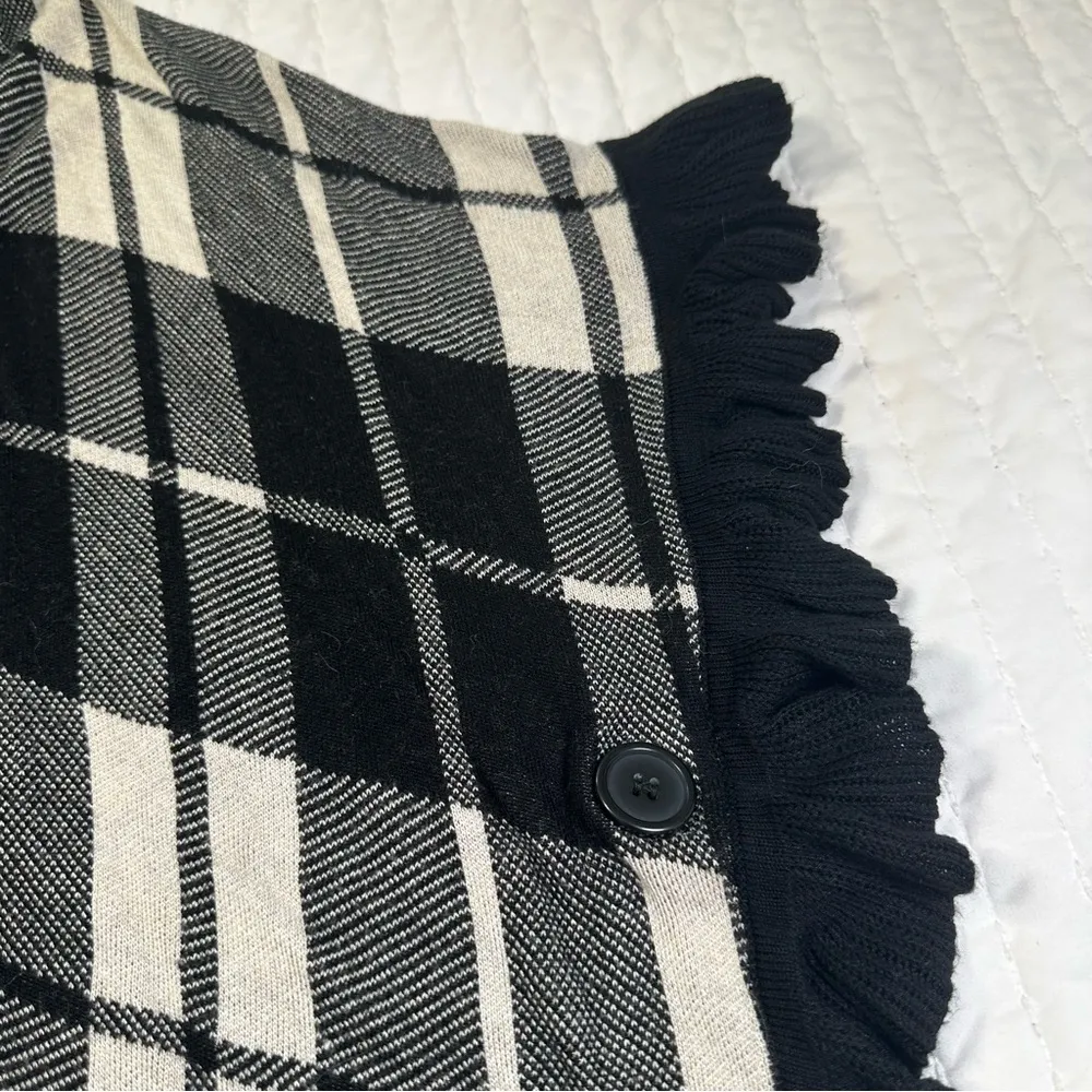 Joseph A. Preppy Women's Black and Cream Plaid Cardigan Sweater - Image 7