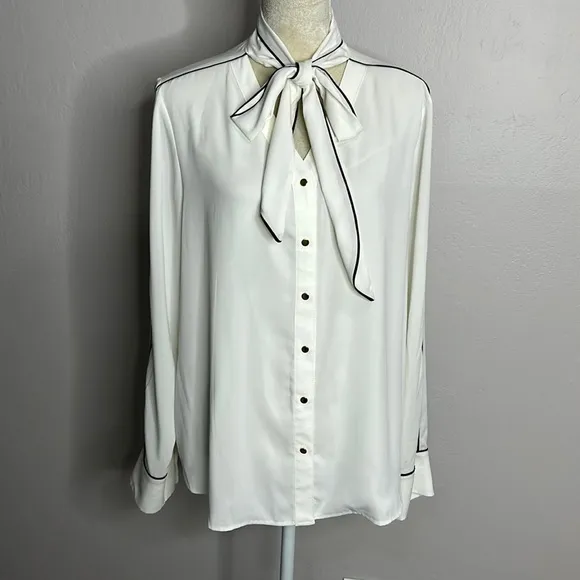 Calvin Klein • long sleeve button down collared blouse - Image 16