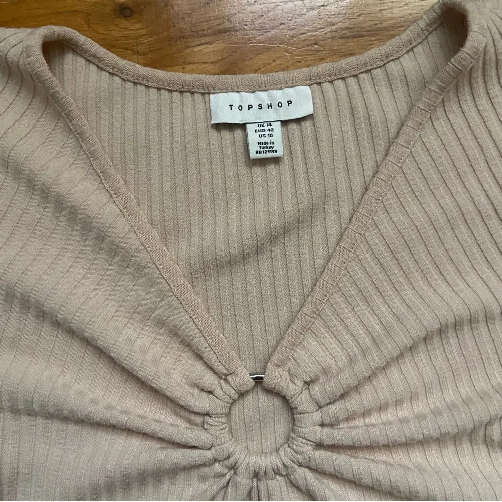 Oatmeal Cream Ribbed O Ring Cropped Long Sleeve - Medium - Image 4