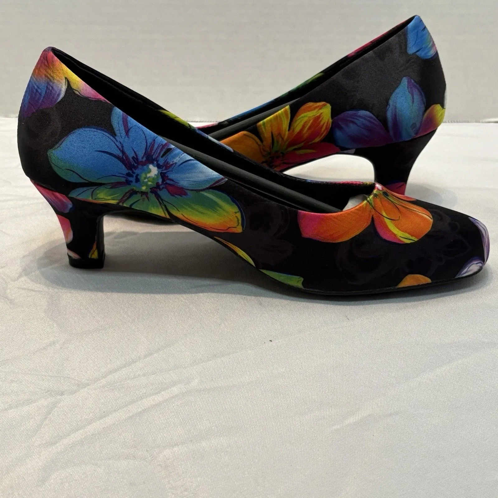 Angel Flex Black Vibrant Colors Tropical Floral Heels Closed Toe Pumps Size 5.5M - Image 7