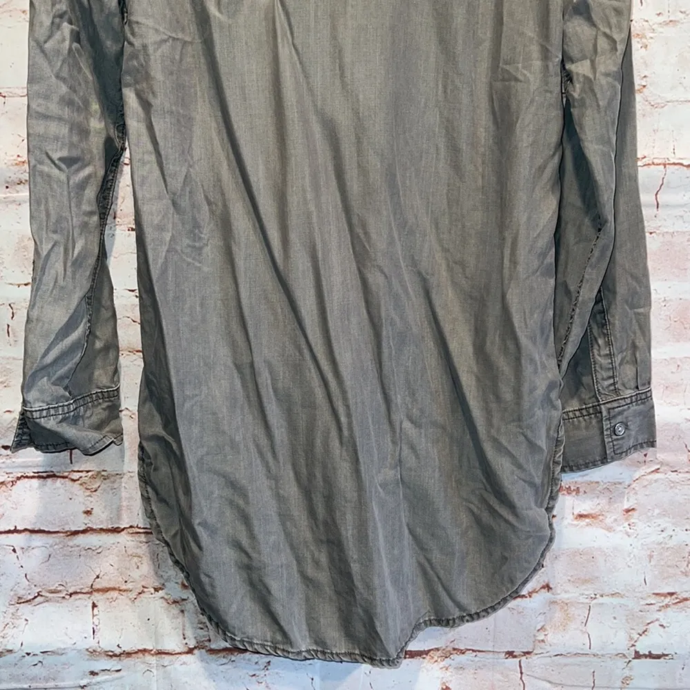 Gap gray lightweight shirt XS button down collared neck cuffs hi low hem loose - Image 8