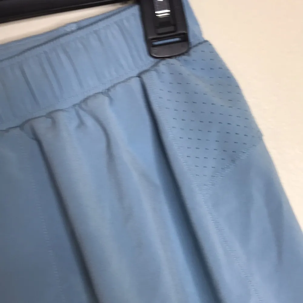 Lululemon athletic track lined shorts with mesh lining size xs - Image 6