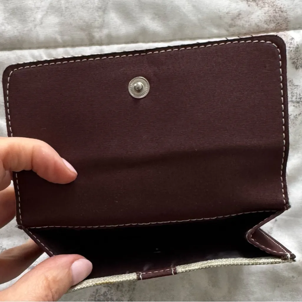 NWOT Pond’s Floral Canvas Wallet with Brown Accent two folds coin compartment - Image 5