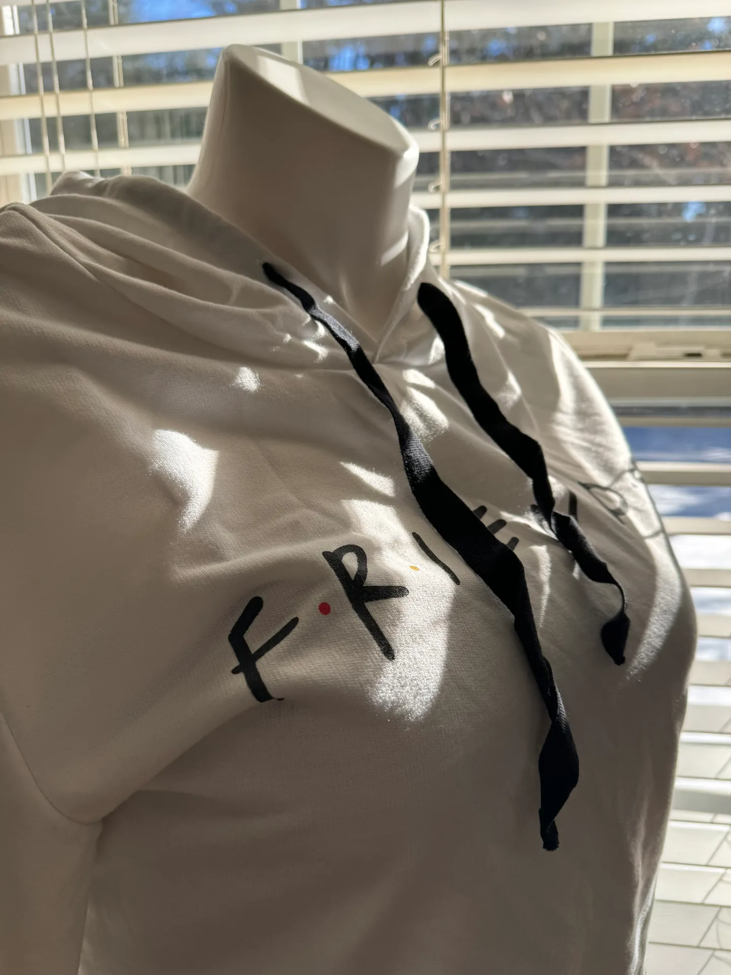 FRIENDS Cropped Hoodie White Size M - Image 3