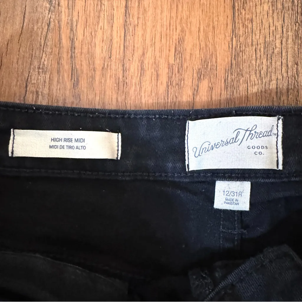UNIVERSAL THREAD High-Rise Midi black denim shorts, size 12/13R - Image 10