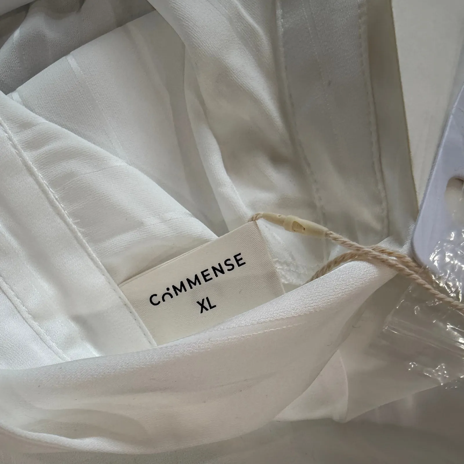 Commense Elegant Charlotte Oversized Button Up Collared Shirt White Flowy XL - Image 4