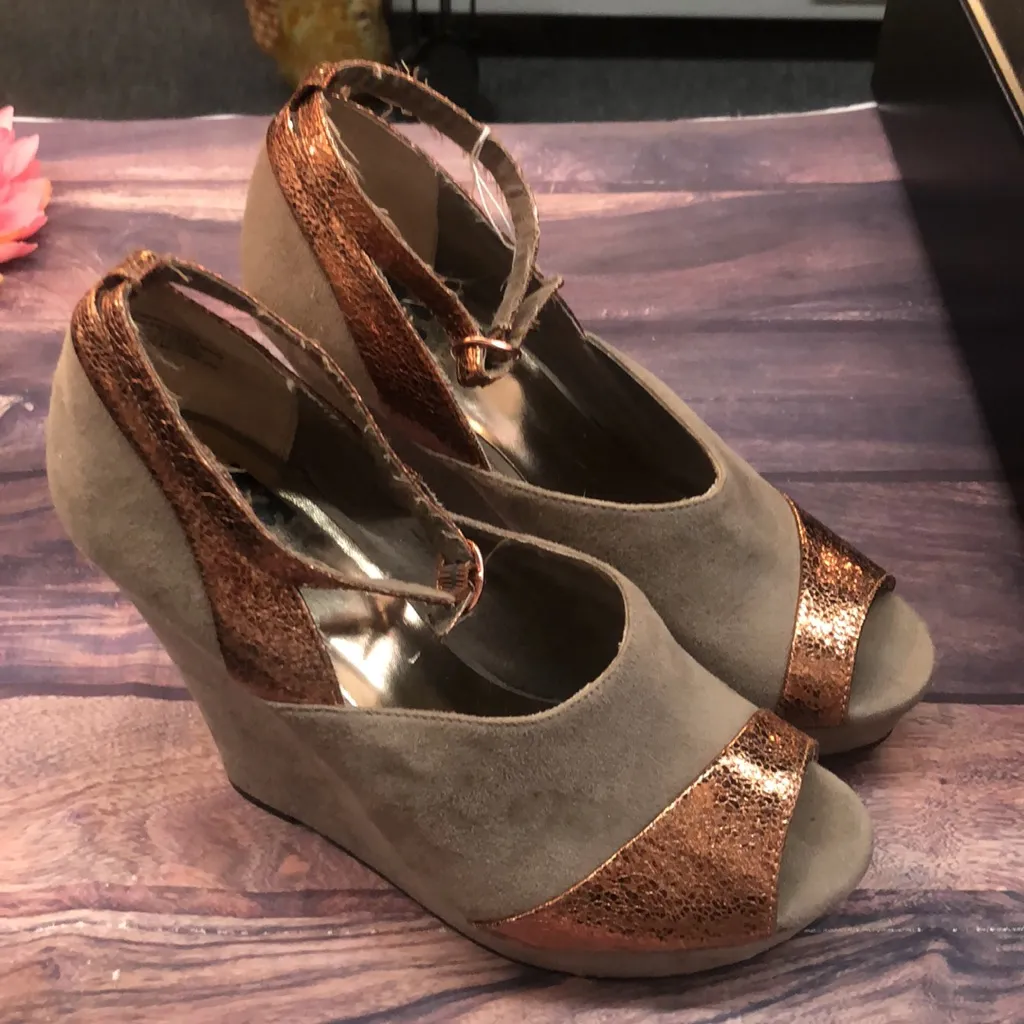 BC sz 8 women shoes - Image 2