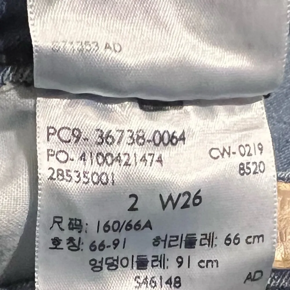 Levi’s Signature Slim Cuffed Mid Rise Blue Denim Jeans Size 2 Stretchy Crop - Image 6