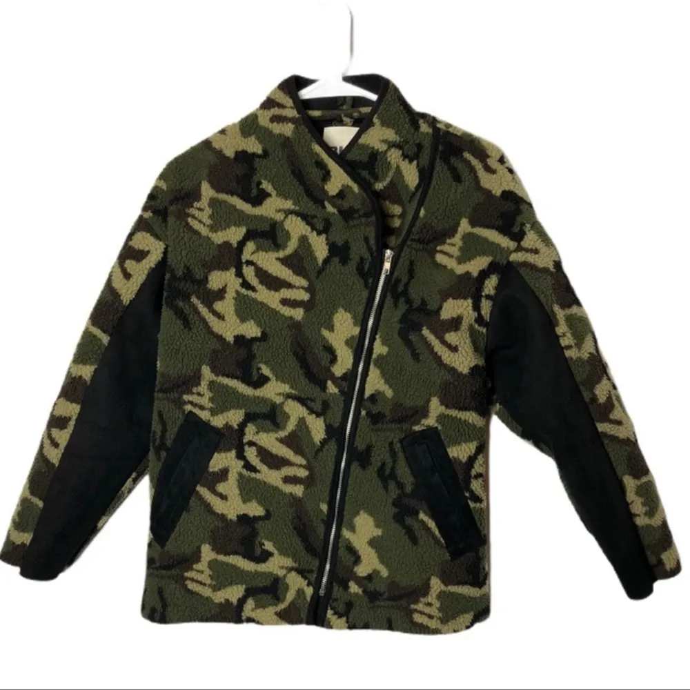 BLQ Basiq  shearling camo jacket size 0= Size Small - Image 2