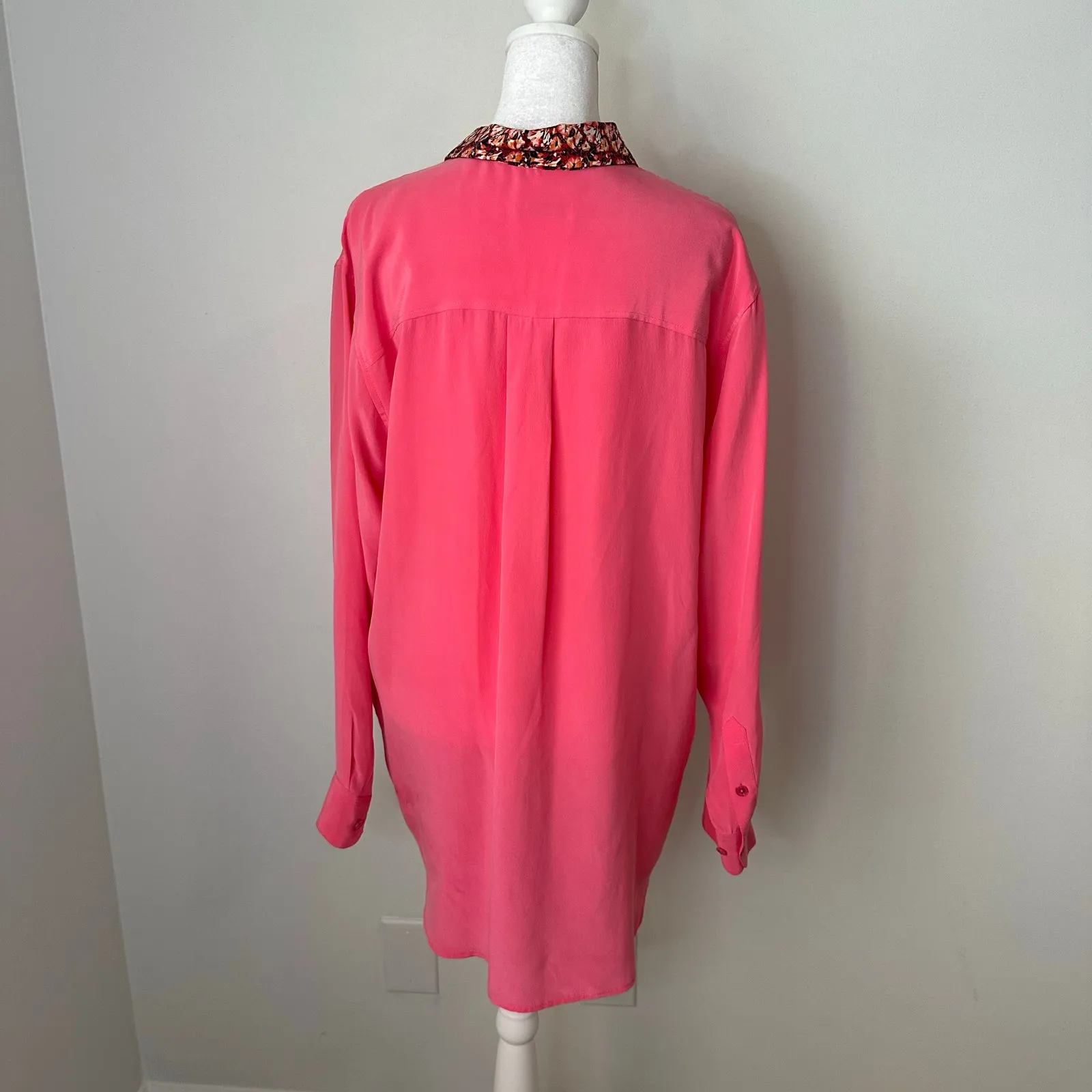 Equipment hot pink silk long sleeve button down top size M - Image 5